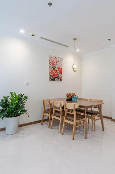 Appartamento con tre camere da letto e balcone — Vinhomes Central Park Apartment - Landmark Plus Luxury