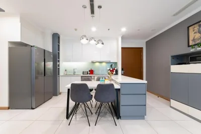 Appartamento con due camere da letto e balcone — Vinhomes Central Park Apartment - Landmark Plus Luxury